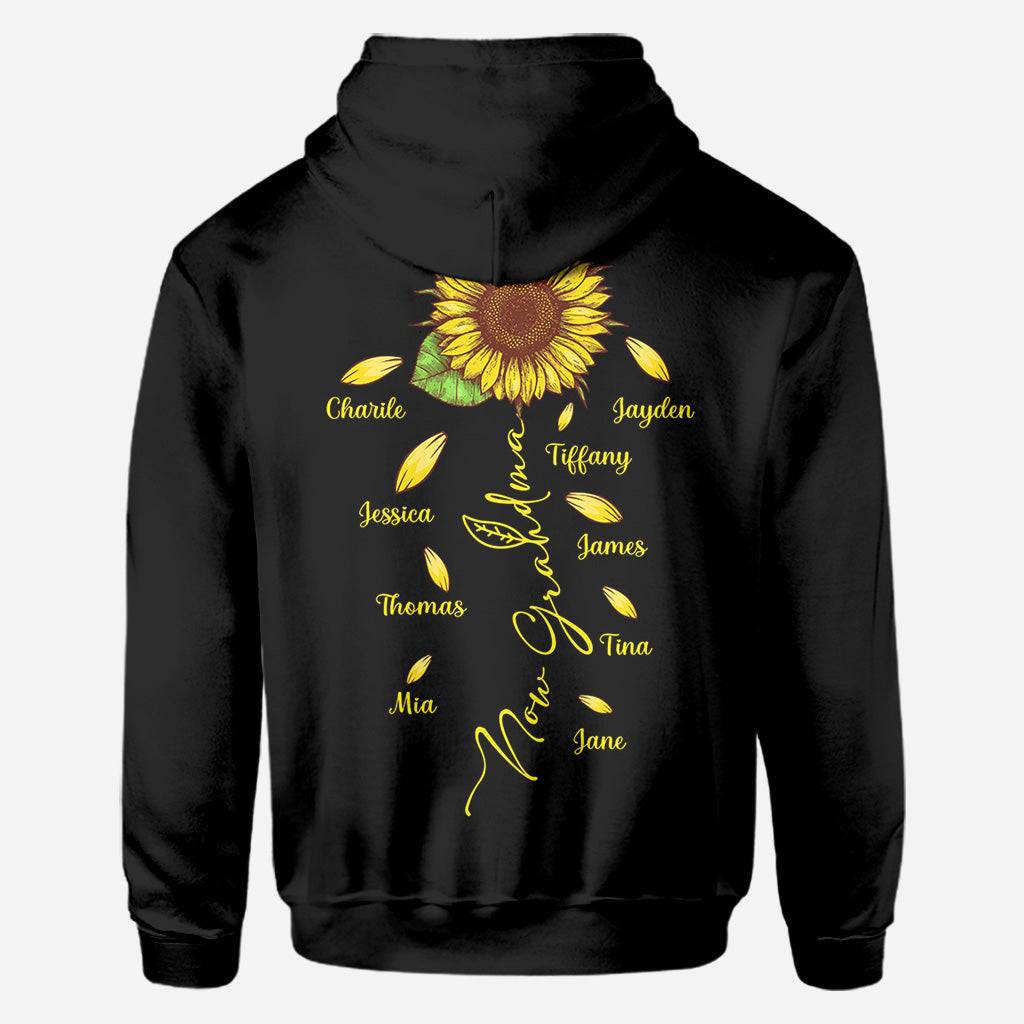 Erst Mutter, jetzt Oma – Personalisiertes Mutter-Shirt mit beliebigem Kindernamen