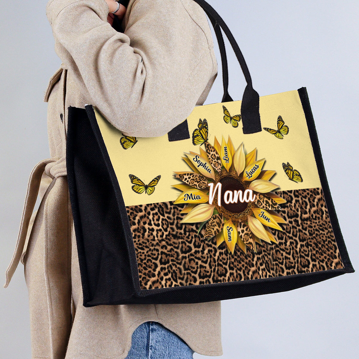Oma, Mama, Tante, Familie, Sonnenblumen, Schmetterlinge – Personalisierte Tragetasche aus Canvas
