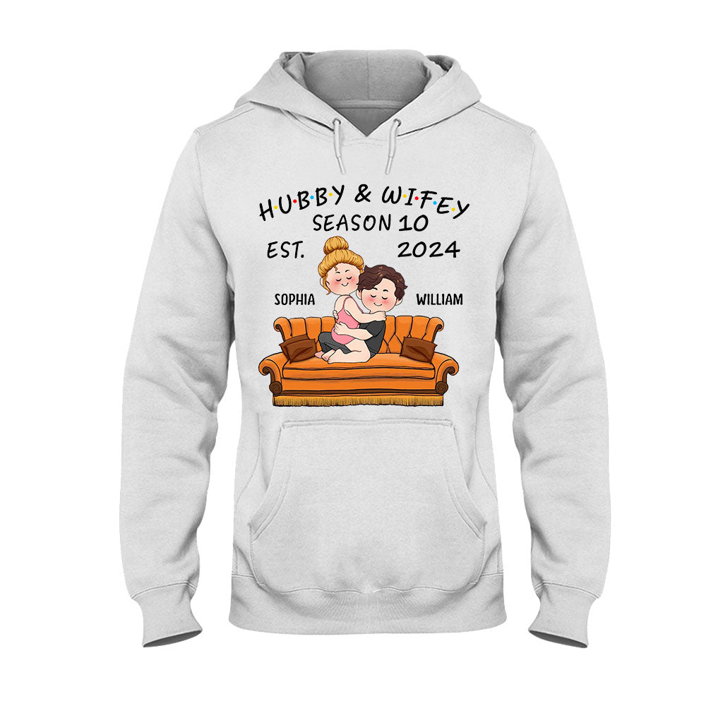 Ehemann & Ehefrau – Personalisiertes T-Shirt und Hoodie für Ehepaare