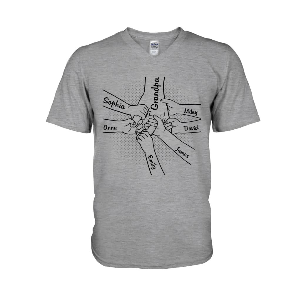 Hand in Hand – Personalisiertes Opa-T-Shirt und Hoodie