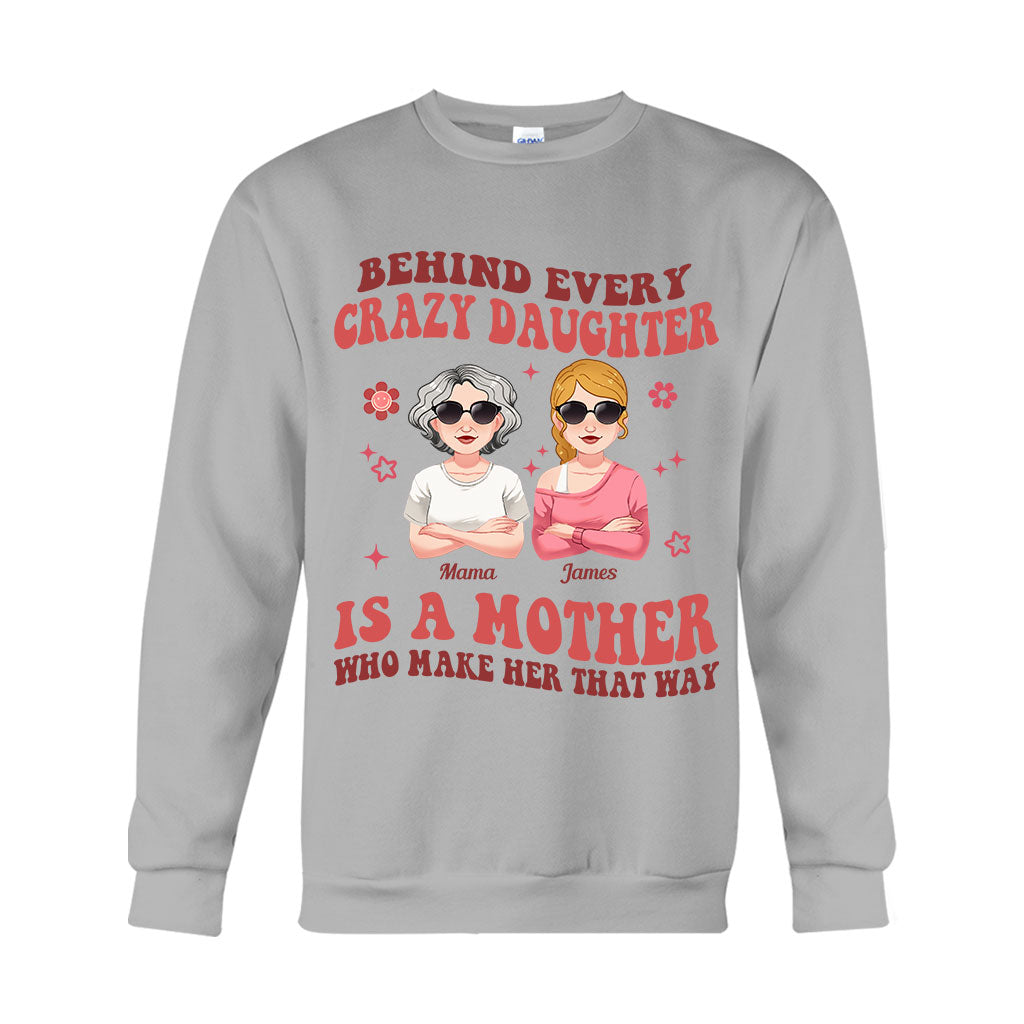 Hinter jeder verrückten Tochter/jedem verrückten Sohn – personalisiertes Mutter-T-Shirt und Hoodie