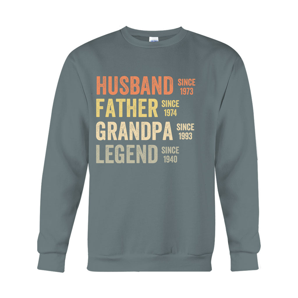 Papa-Opa-Legende – Personalisiertes Vater-T-Shirt und Hoodie