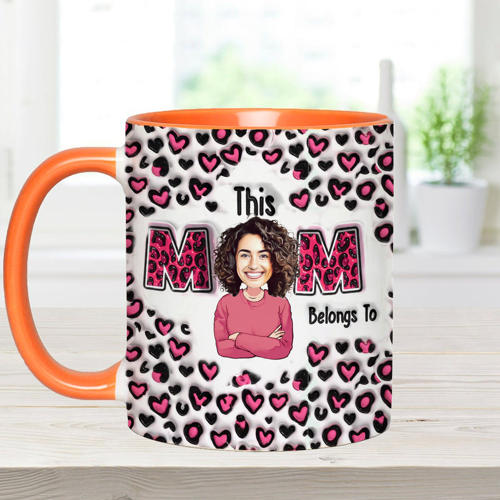 Diese Mama gehört zu - Personalisierte Tasse mit Mutter-Akzent
