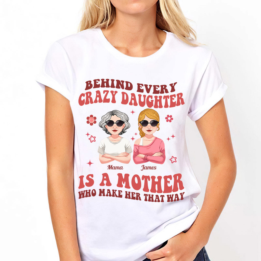Hinter jeder verrückten Tochter/jedem verrückten Sohn – personalisiertes Mutter-T-Shirt und Hoodie